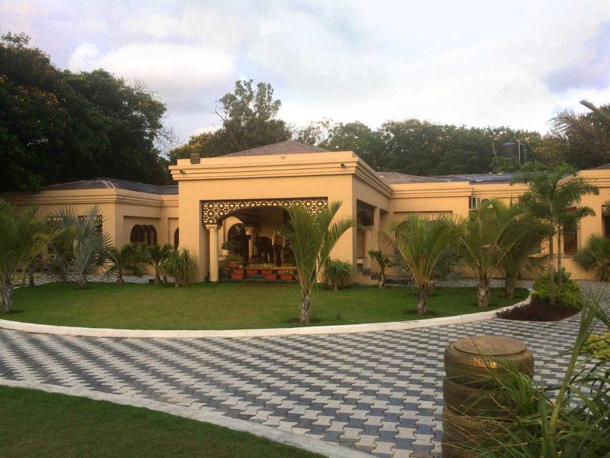 Laxmi Film City Resort Vadódara Exteriér fotografie