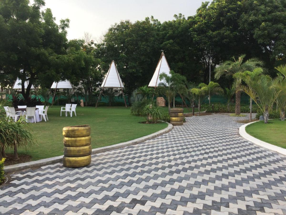 Laxmi Film City Resort Vadódara Exteriér fotografie